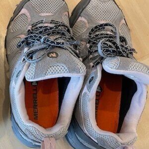 Ladies size 7 Merrill hiking shoes.